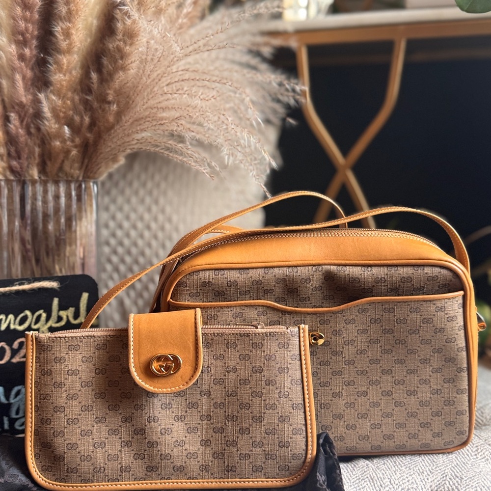 ⭐️SOLD on IG⭐️Gucci Vintage Micro GG Camera Bag. Set
